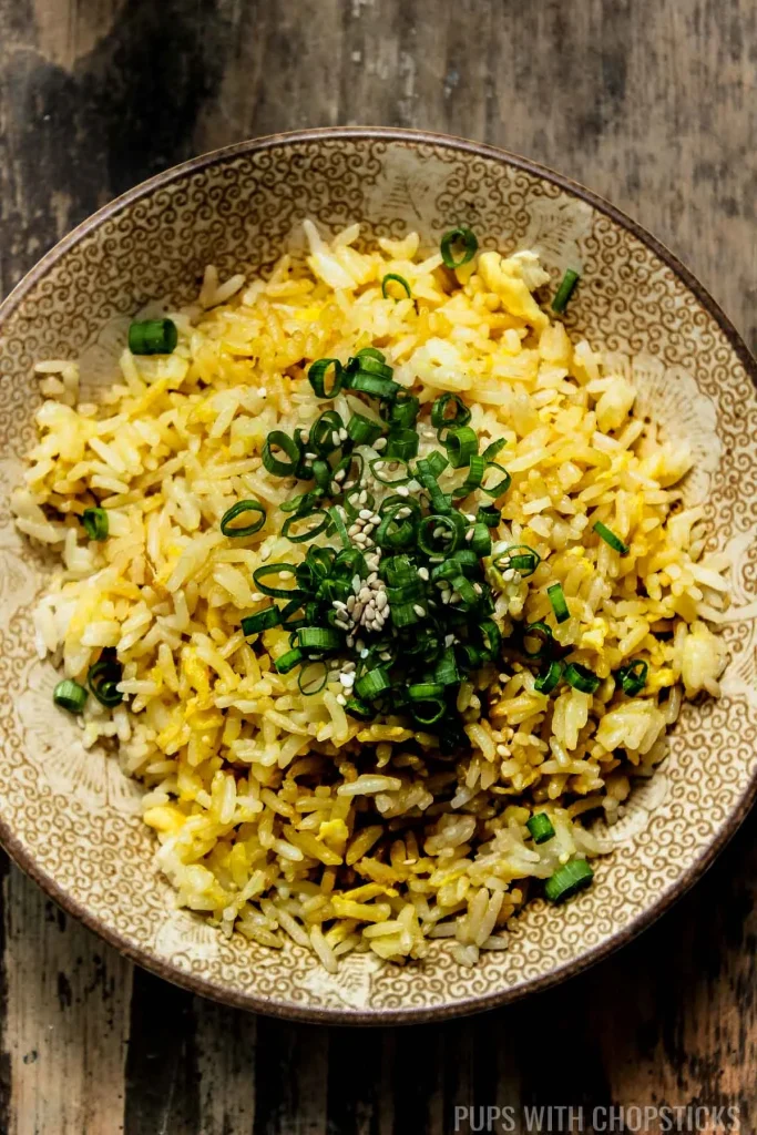 Easy Egg Fried Rice (5 Ingredients)