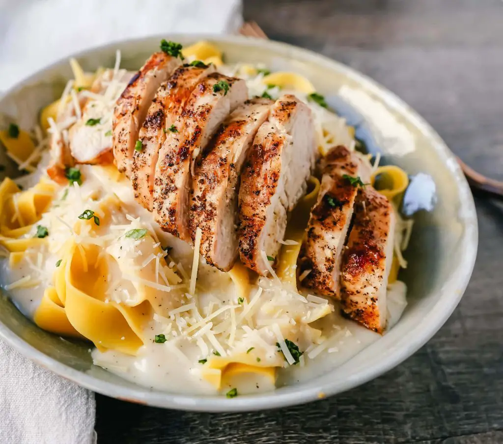 Skinny Low-Fat Chicken Fettuccine Alfredo