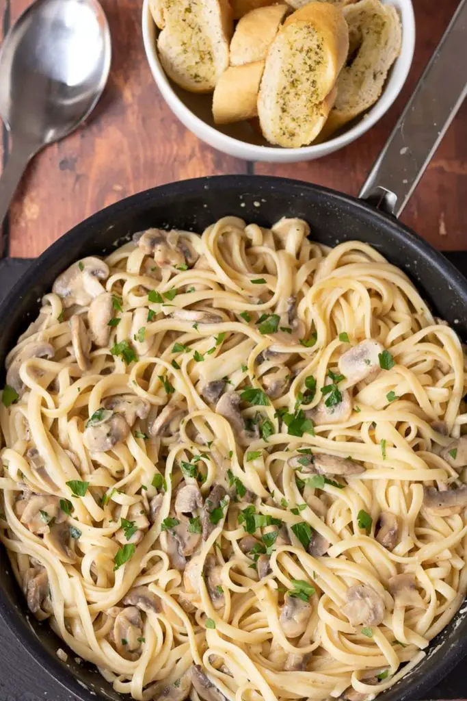 Low-Fat Garlic Mushroom Pasta