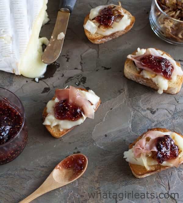 Brie with Caramelized Onions