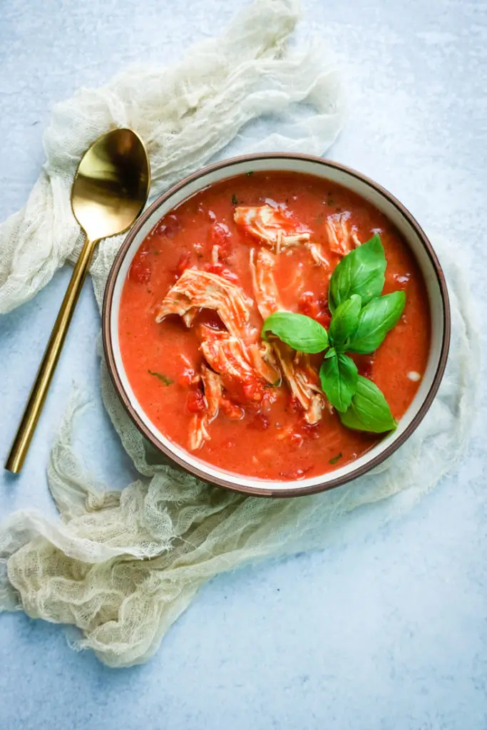 Slow Cooker Tomato Basil Chicken Soup