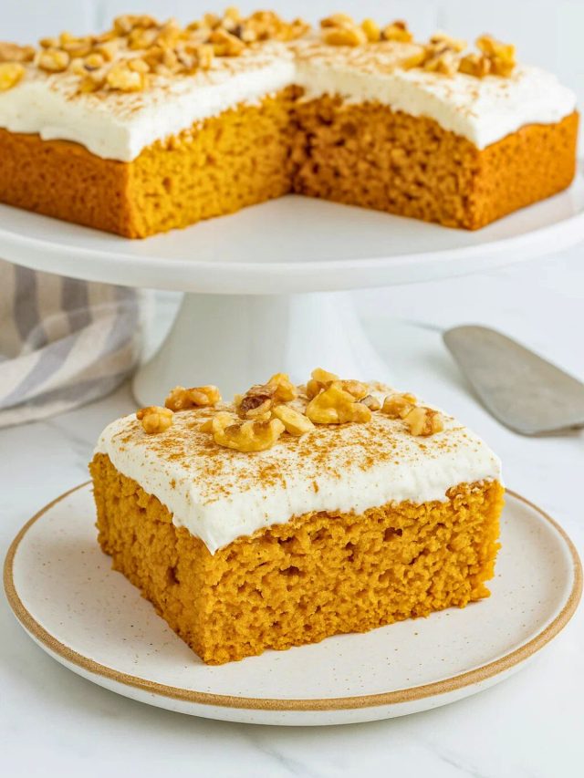 Pumpkin Cake with Cinnamon Cream Cheese